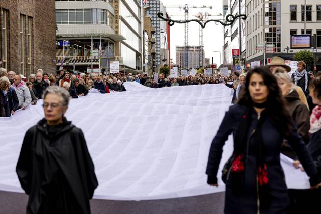 UTRECHT - Participants during a so-called funeral procession to draw attention to the deadly violence against children in Gaza. ROBIN VAN LONKHUIJSEN ANP netherlands out - belgium out  Copyright: xx x572838839x originalFilename: 572838839.jpg