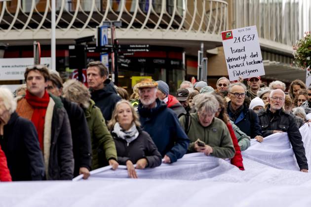 UTRECHT - Participants during a so-called funeral procession to draw attention to the deadly violence against children in Gaza. ROBIN VAN LONKHUIJSEN ANP netherlands out - belgium out  Copyright: xx x572839703x originalFilename: 572839703.jpg