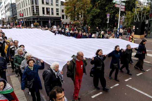 UTRECHT - Participants during a so-called funeral procession to draw attention to the deadly violence against children in Gaza. ROBIN VAN LONKHUIJSEN ANP netherlands out - belgium out  Copyright: xx x572839719x originalFilename: 572839719.jpg