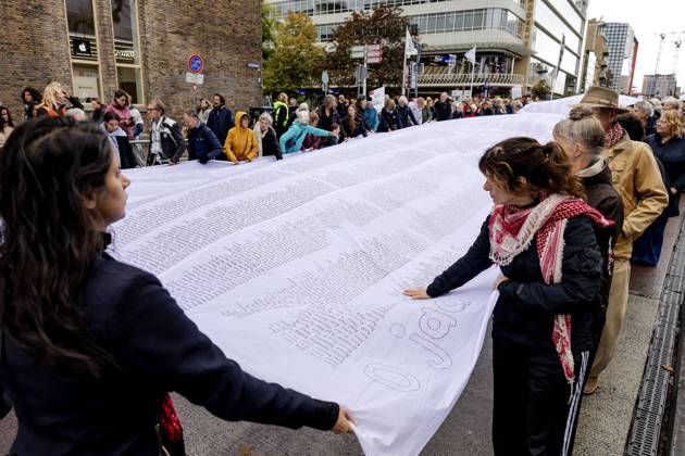 UTRECHT - Participants during a so-called funeral procession to draw attention to the deadly violence against children in Gaza. ROBIN VAN LONKHUIJSEN ANP netherlands out - belgium out  Copyright: xx x572839724x originalFilename: 572839724.jpg