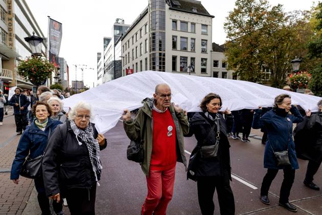 UTRECHT - Participants during a so-called funeral procession to draw attention to the deadly violence against children in Gaza. ROBIN VAN LONKHUIJSEN ANP netherlands out - belgium out  Copyright: xx x572839782x originalFilename: 572839782.jpg