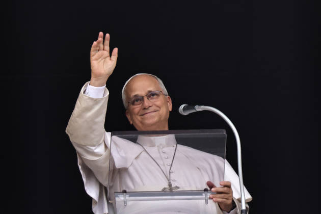 News Bilder des Tages October 18, 2026. Vatican City - POPE LEO XIV delivers Angelus prayer. After the blessing Holy Father he thanked the people present in St. Peter s Squae with the following words: I wold like to thank all those who have prayed for me in recente day. I have sensed your support. I wish to express my particular gratitude to the doctors, nurses and all the staff go Gemelli Hospital. This experience has made me feel particularity close to all those who are living with with lines or infirmity. Now the I have overcome this delicate phase, as you know, I will gradually resume my activities, always with God s help and your prayers. Thank you once again. Thank you all! Have a good sunday. . EvandroInetti_via ZUMA Wire Vatican City State  - ZUMAi15_ 20261018_zaf_i15_001 Copyright: xEvandroxInettix