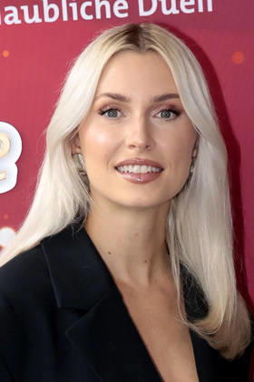 Lena Gercke at the photo call for the 15th-anniversary episode of the ARD show *Klein gegen Gross: Das unglaubliche Duell* on October 18, 2026, in Berlin. Lena Gercke attends the photo call for the 15th-anniversary episode of the ARD show *Klein gegen Gross: Das unglaubliche Duell on October 18, 2026, in Berlin, Germany. 15th-anniversary photo call for Klein