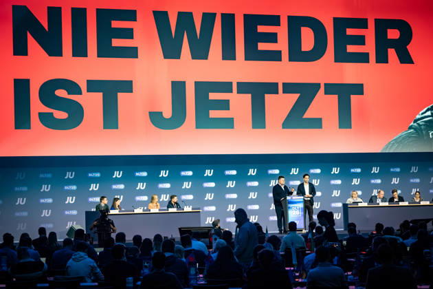 Johannes Winkel, National Chair of the JU, and Johannes Volkmann, politician and member of the Bundestag, submit a motion regarding the start of coalition negotiations in Berlin, state politics, against hatred of Jews and anti-Semitism, and in light of the recent riots in France. Neve