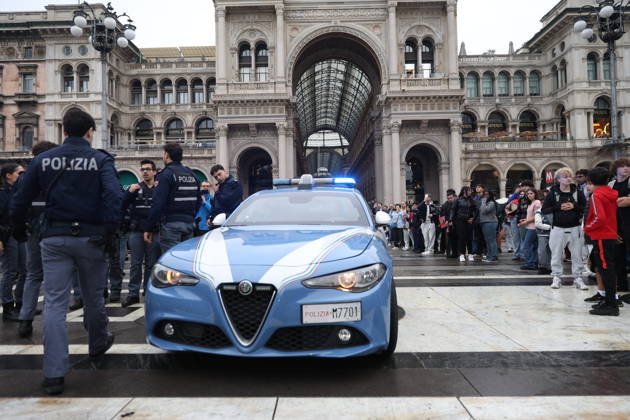 RECORD DATE NOT STATED IPA89860626 - Milan: Clashes and looting by hooded youths continued in the city center the day after the demonstration on Saturday, the 17th; many hooded individuals were detained and taken to police headquarters.  Copyright: xx xFrancescoxEnriquezx IPA89860626.jpeg