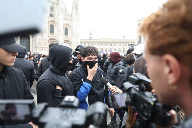 RECORD DATE NOT STATED IPA89860639 - Milan: Clashes and looting by hooded youths continued in the city center the day after the demonstration on Saturday, the 17th; many hooded individuals were detained and taken to police headquarters.  Copyright: xx xFrancescoxEnriquezx IPA89860639.jpeg