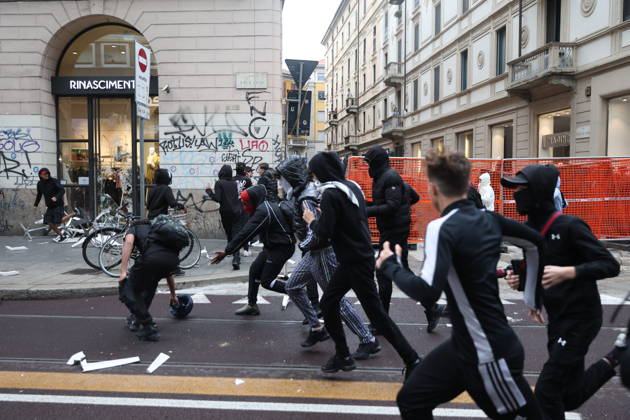 RECORD DATE NOT STATED IPA89862203 - Milan: Clashes and looting by hooded youths continued in the city center the day after the demonstration on Saturday, the 17th; many hooded individuals were detained and taken to police headquarters. Copyright: xx xFrancescoxEnriquezx IPA89862203.jpeg