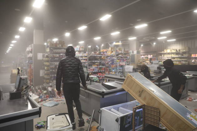 RECORD DATE NOT STATED IPA89862208 - Milan: Clashes and looting by hooded youths continued in the city center the day after the demonstration on Saturday, the 17th; many hooded individuals were detained and taken to police headquarters. Copyright: xx xFrancescoxEnriquezx IPA89862208.jpeg