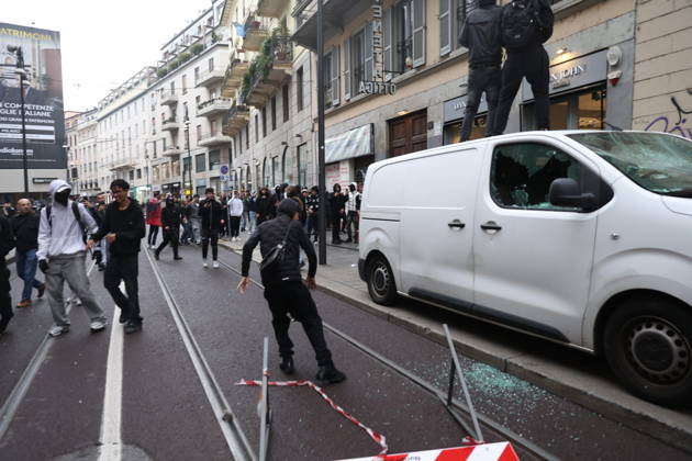 RECORD DATE NOT STATED IPA89862226 - Milan: Clashes and looting by hooded youths continued in the city center the day after the demonstration on Saturday, the 17th; many hooded individuals were detained and taken to police headquarters. Copyright: xx xFrancescoxEnriquezx IPA89862226.jpeg