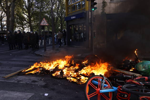 Aftermath of clashes during nationwide protests in Paris PARIS, FRANCE - OCTOBER 18: Burning bicycles and street debris are seen as streets across Paris show signs of damage following a day of violent clashes between police and protesters amid a nationwide mobilization over rising living costs, fuel prices, and education funding in Paris, France, on October 18, 2026. Ibrahim Ezzat Anadolu Paris France. Editorial use only. Please get in touch for any other usage.  Copyright: x2026xAnadoluxIbrahimxEzzatx