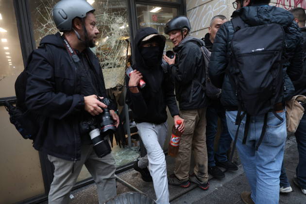RECORD DATE NOT STATED IPA89862216 - Milan: Clashes and looting by hooded youths continued in the city center the day after the demonstration on Saturday, the 17th; many hooded individuals were detained and taken to police headquarters. Copyright: xx xFrancescoxEnriquezx IPA89862216.jpeg