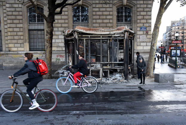 Day after the demonstrations, violence and looting occurred near the Place de la Republique - Paris The day after the demonstrations, violence and looting occurred near the Place de la Republique in Paris, France on October 18, 2026. Violent clashes between protesters and the French police during the demonstration protesting against the high cost of living. as part of a nationalwide call for mobilisation bringing together various groups expressing their anger former Yellow Vests, secondary school and university students, climate activists, even farmers. After weeks of student protests, France faces broader, nationwide demonstrations. Photo by Alain Apaydin ABACAPRESS Paris France  Copyright: xApaydinxAlain ABACAx
