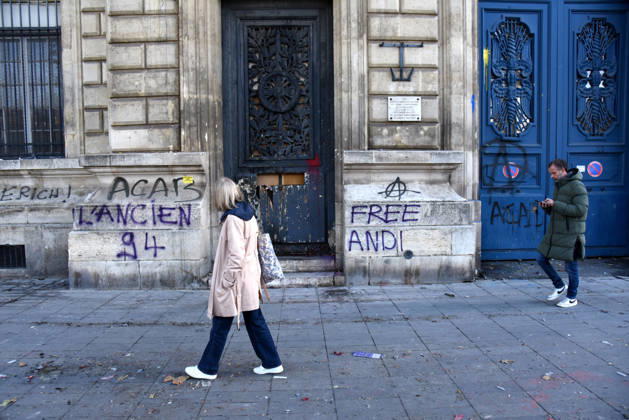 Day after the demonstrations, violence and looting occurred near the Place de la Republique - Paris The day after the demonstrations, violence and looting occurred near the Place de la Republique in Paris, France on October 18, 2026. Violent clashes between protesters and the French police during the demonstration protesting against the high cost of living. as part of a nationalwide call for mobilisation bringing together various groups expressing their anger former Yellow Vests, secondary school and university students, climate activists, even farmers. After weeks of student protests, France faces broader, nationwide demonstrations. Photo by Alain Apaydin ABACAPRESS Paris France  Copyright: xApaydinxAlain ABACAx