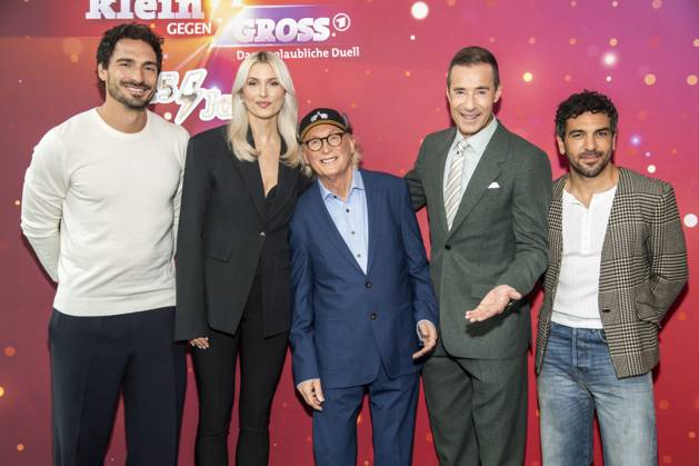 ABB KLEINGROSS Mats Hummels, Lena Gercke, Otto Waalkes, Kai Pflaume, and Elyas M. Barek at the photo call for the ARD TV show Klein gegen Groß: The Incredible Duel—The 15th Anniversary Special at Studio H in Berlin’s Adlershof on October 18, 2026, Berlin, Germany