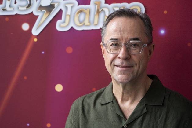 ABB KLEINGROSS Jan Josef Liefers at the photo call for the ARD TV show *Klein gegen Groß: The Incredible Duel*—the 15th-anniversary special—at Studio H in Berlin Adlershof on October 18, 2026, Berlin, Germany