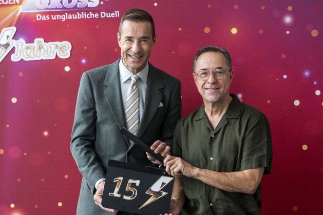 ABB KLEINGROSS Kai Pflaume with Jan Josef Liefers at the photo call for the ARD TV show *Klein gegen Groß: The Incredible Duel*—the 15th-anniversary special—at Studio H in Berlin’s Adlershof on October 18, 2026, Berlin Germany