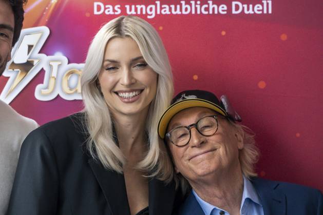 ABB KLEINGROSS Lena Gercke and Otto Waalkes at the photo call for the ARD TV show *Klein gegen Groß: The Incredible Duel*—the 15th-anniversary special—at Studio H in Berlin Adlershof on October 18, 2026, Berlin, Germany