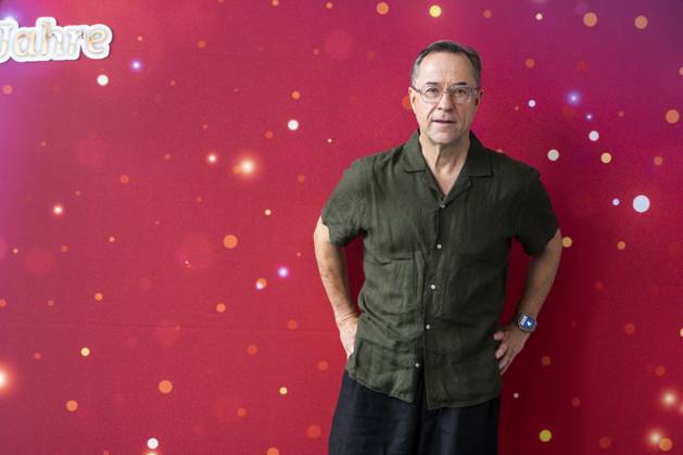 ABB KLEINGROSS Jan Josef Liefers at the photo call for the ARD TV show Klein gegen Groß: The Incredible Duel —the 15th-anniversary special—at Studio H in Berlin Adlershof on October 18, 2026, Berlin, Germany