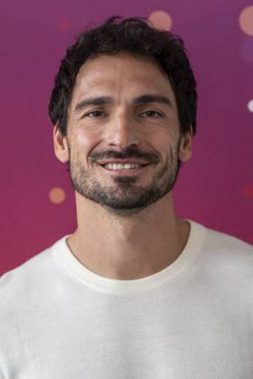 ABB KLEINGROSS Mats Hummels at a photo call for the ARD TV show Klein gegen Groß: The Incredible Duel —the 15th-anniversary special—at Studio H in Studio Berlin Adlershof, Berlin, on October 18, 2026, Berlin, Germany