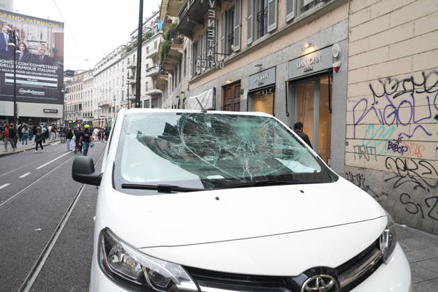 RECORD DATE NOT STATED IPA89862820 - Milan: Clashes and looting by hooded youths continued in the city center the day after the demonstration on Saturday, the 17th; many hooded individuals were detained and taken to police headquarters. Copyright: xx xDuilioxPiaggesix IPA89862820.jpeg