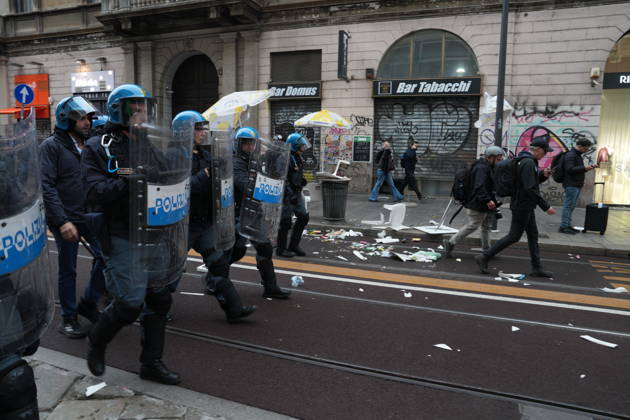 RECORD DATE NOT STATED IPA89862661 - Milan: Clashes and looting by hooded youths continued in the city center the day after the demonstration on Saturday, the 17th; many hooded individuals were detained and taken to police headquarters.  Copyright: xx xx IPA89862661.jpeg