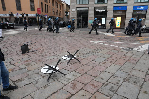 RECORD DATE NOT STATED IPA89862845 - Milan: Clashes and looting by hooded youths continued in the city center the day after the demonstration on Saturday, the 17th; many hooded individuals were detained and taken to police headquarters. Copyright: xx xx IPA89862845.jpeg
