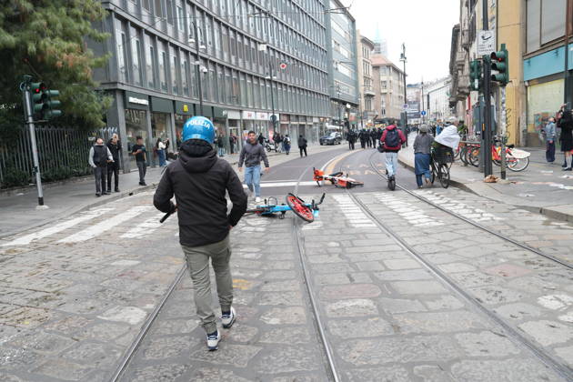 RECORD DATE NOT STATED IPA89862885 - Milan: Clashes and looting by hooded youths continued in the city center the day after the demonstration on Saturday, the 17th; many hooded individuals were detained and taken to police headquarters. Copyright: xx xx IPA89862885.jpeg