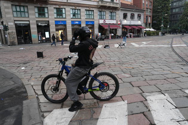 RECORD DATE NOT STATED IPA89862892 - Milan: Clashes and looting by hooded youths continued in the city center the day after the demonstration on Saturday, the 17th; many hooded individuals were detained and taken to police headquarters. Copyright: xx xx IPA89862892.jpeg