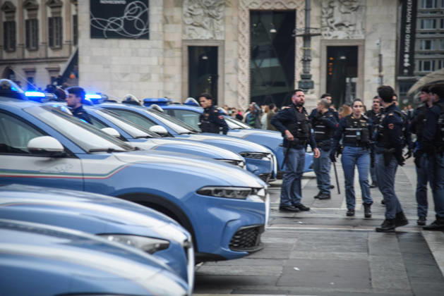 October 18, 2026, Milano, MI: Police checks and arrests were carried out in and around Piazza del Duomo, where a group of young protesters gathered the day after violent clashes with police, Milan, October 18, 2026. ANSA MATTEO CORNER Milano MI  - ZUMAa110 20261018_zaf_a110_031 Copyright: xMatteoxCornerx