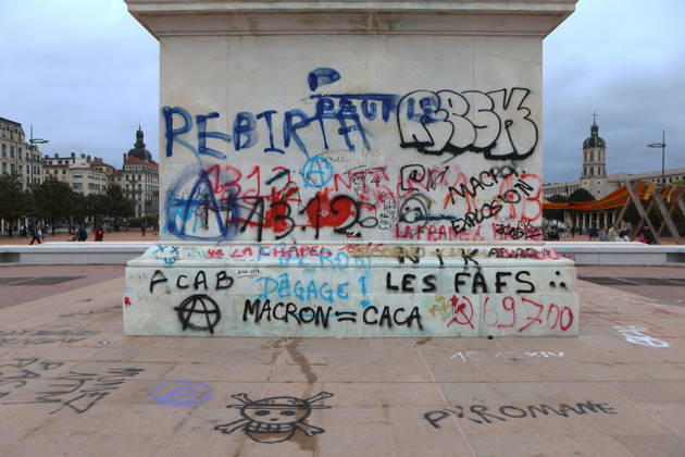 Illustration, October 18, 2026, showing the aftermath of the previous day’s protest in Lyon. Building on the momentum of the high school student movement, the October 17, 2026, protest against the high cost of living was intended to bring together the struggles of high school students, retirees, and former Yellow Vests —a convergence that was ultimately overshadowed by unprecedented property damage, violence, and looting in Paris and here in the provinces. Pascal Fayolle, Bestimage. On October 18, 2026, the aftermath of the previous day’s demonstration in Lyon was on full display. Intended as a continuation of the high school student movement, the protest against the high cost of living on October 17, 2026, was intended to foster a conver Copyright: xPascalxFayollex xBestimagexPascalxFayollex xBestimagex