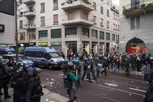 IPA89864105 - Milan: More clashes and looting by hooded youths in the city center the day after the demonstration on Saturday, the 17th; many hooded individuals were detained and taken to police headquarters  Copyright: xEmanuelexRobertoxDexCarlix xx IPA89864105