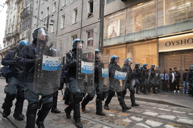 IPA89864122 - Milan: More clashes and looting by hooded youths in the city center the day after the demonstration on Saturday, the 17th; many hooded individuals were detained and taken to police headquarters  Copyright: xEmanuelexRobertoxDexCarlix xx IPA89864122