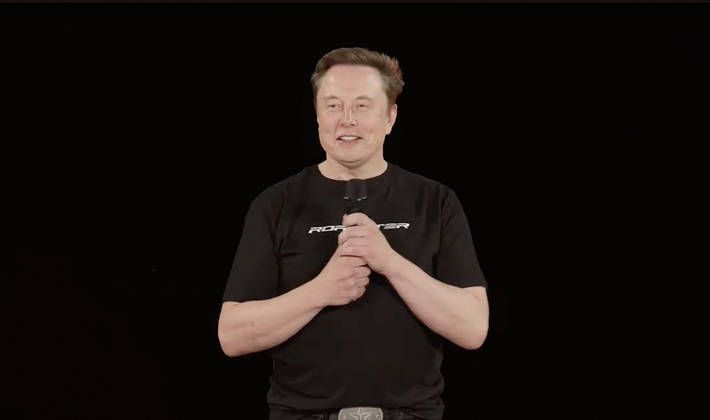Elon Musk Unveils a Flying Car, the Tesla Roadster On Thursday, October 15, from McGregor, Texas, multibillionaire Elon Musk unveiled a car capable of flying. In footage provided by Tesla, the Roadster model can be seen rolling down a launch ramp, performing a loop, flipping over in midair, activating its thrusters, and landing gently in a cloud of smoke, to the cheers of the crowd. Well, It worked, Elon Musk reassured everyone after the demonstration. The car is equipped with enough suction under the vehicle to keep it upside down, even when stationary, and cold-gas thrusters that stabilize the vehicle in flight. Yes, the car can fly, Tesla boasts on its website, noting that it is not approved for use on public roads. The car can b Copyright: xTeslaxviaxBestimagexTeslaxviaxBestimagex