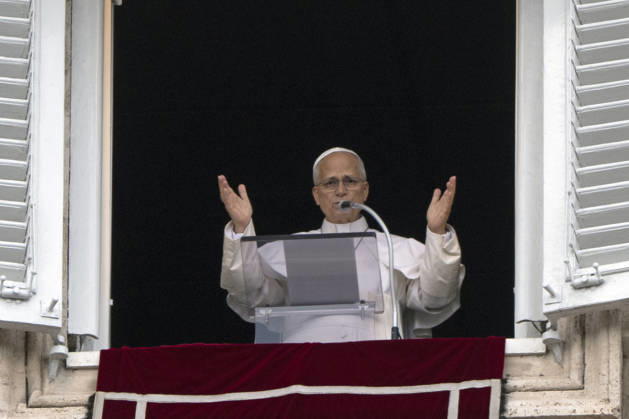 ITALY - POPE - VATICAN-2026 10 18 Italy, Rome, Vatican, October 18, 2026 Pope Leo XIV from the window of the apostolic palace overlooking St. Peter s square during the Angelus prayer a day after his return to The Vatican following a surgery to remove a cancerous tumour in his right lung Photo by ALESSIA GIULIANI Catholic Press Photo EDITORIAL USE ONLY - NO BOOKS Copyright: xALESSIAxGIULIANIxx xCatholicxPressxPhotox