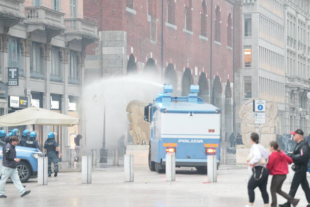 RECORD DATE NOT STATED IPA89867038 - Milan: Clashes and looting by hooded youths continued in the city center the day after the demonstration on Saturday, the 17th; many hooded individuals were detained and taken to police headquarters.  Copyright: xx xDuilioxPiaggesix IPA89867038.jpeg