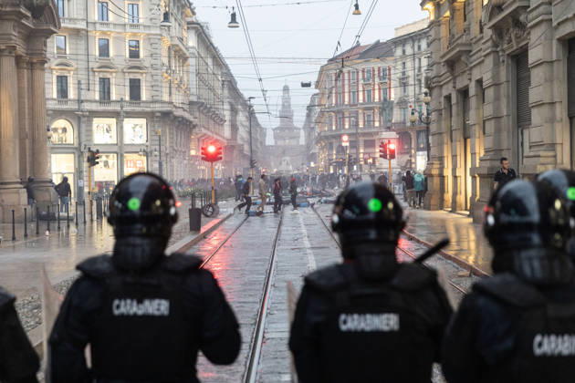 IPA89867427 - Milan, October 18, 2026: More Clashes and Looting in Downtown Milan the Day After the Protest; pictured: Piazza Cordusio  Copyright: xFrancescoxEnriquezx xFrancescoxEnriquezx IPA89867427