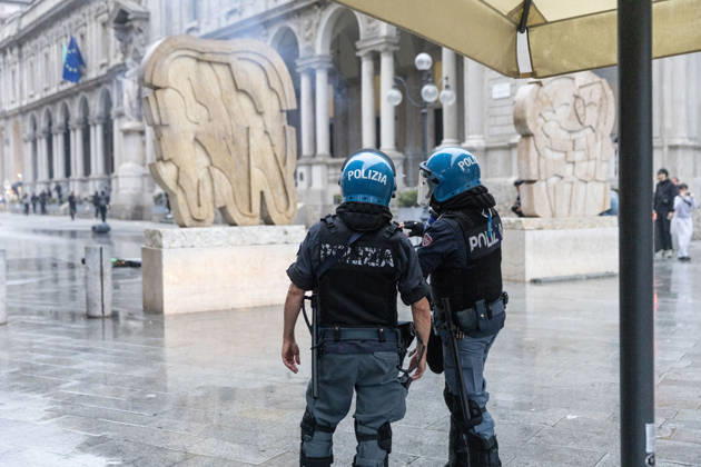 IPA89867577 - Milan, October 18, 2026: More Clashes and Looting in Downtown Milan in the Wake of the Protest  Copyright: xFrancescoxEnriquezx xFrancescoxEnriquezx IPA89867577