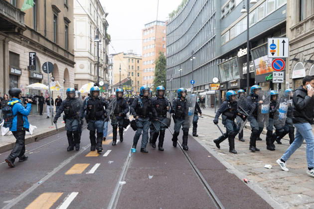 IPA89867649 - Milan, October 18, 2026: More Clashes and Looting in Downtown Milan in the Wake of the Protest  Copyright: xFrancescoxEnriquezx xFrancescoxEnriquezx IPA89867649