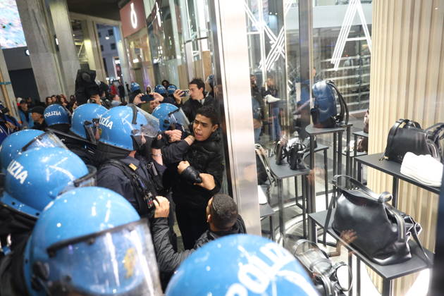 RECORD DATE NOT STATED IPA89870077 - Milan: More clashes and looting by hooded youths in the city center the day after the demonstration on Saturday, the 17th; many hooded individuals were detained and taken to police headquarters  Copyright: xx xFrancescoxEnriquezx IPA89870077.jpeg