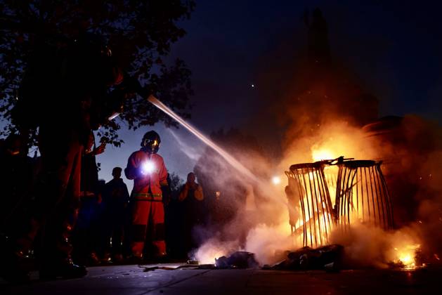 Aftermath of clashes during nationwide protests in Paris PARIS, FRANCE - OCTOBER 18: Firefighters extinguish fires set to bicycles and street debris as streets across Paris show signs of damage following a day of violent clashes between police and protesters amid a nationwide mobilization over rising living costs, fuel prices, and education funding in Paris, France, on October 18, 2026. Ibrahim Ezzat Anadolu Paris France. Editorial use only. Please get in touch for any other usage.  Copyright: x2026xAnadoluxIbrahimxEzzatx