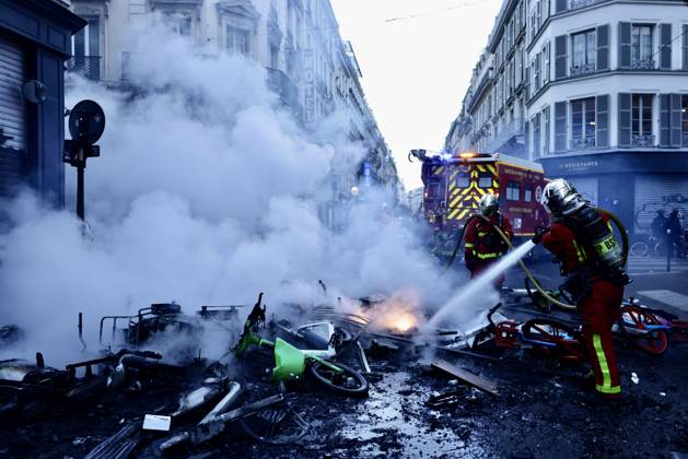 Aftermath of clashes during nationwide protests in Paris PARIS, FRANCE - OCTOBER 18: Firefighters extinguish fires set to bicycles and street debris as streets across Paris show signs of damage following a day of violent clashes between police and protesters amid a nationwide mobilization over rising living costs, fuel prices, and education funding in Paris, France, on October 18, 2026. Ibrahim Ezzat Anadolu Paris France. Editorial use only. Please get in touch for any other usage.  Copyright: x2026xAnadoluxIbrahimxEzzatx