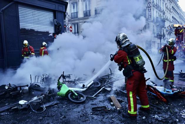 Aftermath of clashes during nationwide protests in Paris PARIS, FRANCE - OCTOBER 18: Firefighters extinguish fires set to bicycles and street debris as streets across Paris show signs of damage following a day of violent clashes between police and protesters amid a nationwide mobilization over rising living costs, fuel prices, and education funding in Paris, France, on October 18, 2026. Ibrahim Ezzat Anadolu Paris France. Editorial use only. Please get in touch for any other usage.  Copyright: x2026xAnadoluxIbrahimxEzzatx