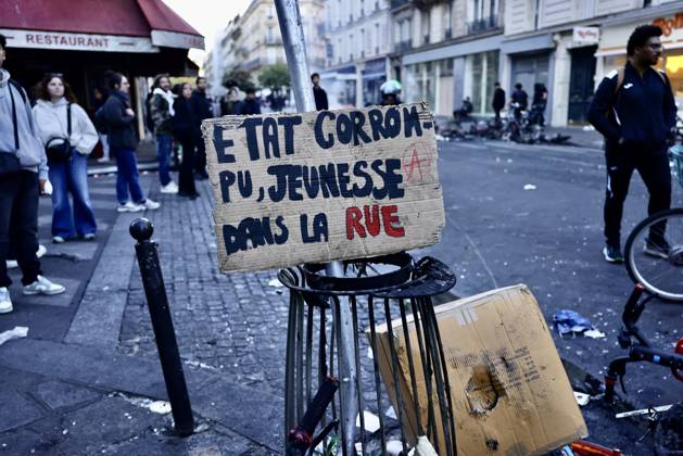 Aftermath of clashes during nationwide protests in Paris PARIS, FRANCE - OCTOBER 18: A view of banners as the firefighters extinguish fires set to bicycles and street debris while streets across Paris show signs of damage following a day of violent clashes between police and protesters amid a nationwide mobilization over rising living costs, fuel prices, and education funding in Paris, France, on October 18, 2026. Ibrahim Ezzat Anadolu Paris France. Editorial use only. Please get in touch for any other usage.  Copyright: x2026xAnadoluxIbrahimxEzzatx