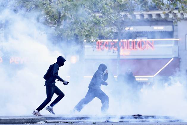Aftermath of clashes during nationwide protests in Paris PARIS, FRANCE - OCTOBER 18: Firefighters extinguish fires set to bicycles and street debris as streets across Paris show signs of damage following a day of violent clashes between police and protesters amid a nationwide mobilization over rising living costs, fuel prices, and education funding in Paris, France, on October 18, 2026. Ibrahim Ezzat Anadolu Paris France. Editorial use only. Please get in touch for any other usage.  Copyright: x2026xAnadoluxIbrahimxEzzatx