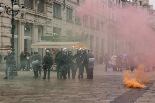 Police detain 160 as unrest continues for second day in Milan MILAN, ITALY - OCTOBER 18: Police carry out numerous detentions and arrests as protesters, including many young demonstrators, flee from law enforcement during urban unrest following demonstrations against the high cost of living in Milan, Italy, on October 18, 2026. Damage to shops and public property was reported across the city amid the clashes. Andrea Carrubba Anadolu Milan Italy. Editorial use only. Please get in touch for any other usage.  Copyright: x2026xAnadoluxAndreaxCarrubbax