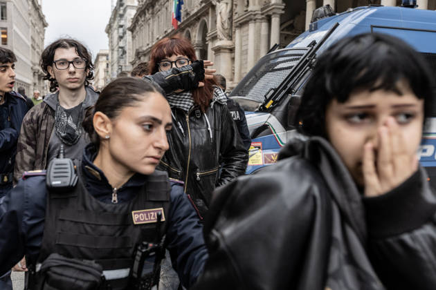 Police detain 160 as unrest continues for second day in Milan MILAN, ITALY - OCTOBER 18: Police carry out numerous detentions and arrests as protesters, including many young demonstrators, flee from law enforcement during urban unrest following demonstrations against the high cost of living in Milan, Italy, on October 18, 2026. Damage to shops and public property was reported across the city amid the clashes. Andrea Carrubba Anadolu Milan Italy. Editorial use only. Please get in touch for any other usage.  Copyright: x2026xAnadoluxAndreaxCarrubbax