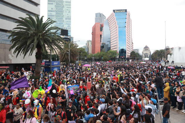 Thousands join annual Zombie Walk in Mexico City MEXICO CITY, MEXICO - OCTOBER 18: People dressed as zombies and horror movie characters take part in the annual Zombie Walk as spectators watch along the streets of the historic center in Mexico City, Mexico, on October 18, 2026. Thousands gather for the event, which is held annually in major cities around the world. Daniel Cardenas Anadolu Mexico City Mexico. Editorial use only. Please get in touch for any other usage.  Copyright: x2026xAnadoluxDanielxCardenasx