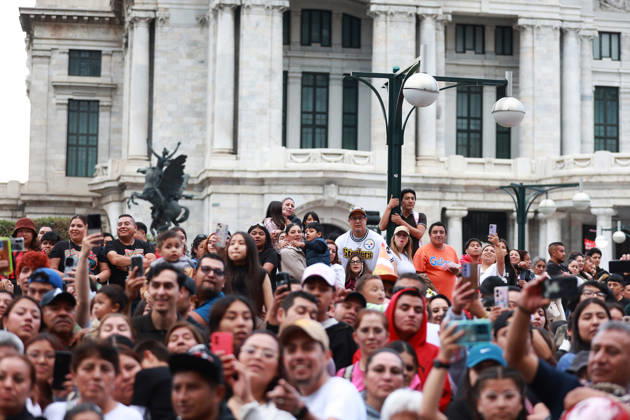 Thousands join annual Zombie Walk in Mexico City MEXICO CITY, MEXICO - OCTOBER 18: Spectators watch as thousands of people dressed as zombies and horror movie characters take part in the annual Zombie Walk along the streets of the historic center in Mexico City, Mexico, on October 18, 2026. The event is held annually in major cities around the world. Daniel Cardenas Anadolu Mexico City Mexico. Editorial use only. Please get in touch for any other usage.  Copyright: x2026xAnadoluxDanielxCardenasx