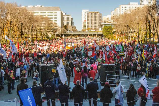 October 18, 2026, Edmonton, Alberta, Canada: Over 6,000 show up to the Alberta Federation of Labour s Canada Unity Rally at the Alberta Legislature grounds, in Edmonton, ahead of the Alberta Referendum..With less than 24 hours until Referendum voting starts, the Alberta Federation of Labour and Fight Back supporters rallied at the Alberta Legislature grounds to support a Unified Alberta in Canada and oppose the prospect of separation from Canada. The group is opposed to the 9 other questions on the Alberta referendum ballots. Edmonton Canada  - ZUMAs197 20261018_aaa_s197_634 Copyright: xRonxPalmerx