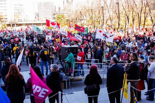 6K show up in support of Canadian Unity in ahead of Alberta Referendum in Edmonton,Canada - 18 Oct, 2026 6,000 Supporters attend the Alberta Federation of Labour s Canada Unity Rally ahead of the Alberta Referendum. With less than 24 hours until Referendum voting starts, the Alberta Federation of Labour and Fight Back supporters rallied at the Alberta Legislature grounds to support a Unified Alberta in Canada and oppose the prospect of separation from Canada. The group is opposed to the 9 other questions on the Alberta referendum ballots. Edmonton Canada Copyright: xRonxPalmerx xSOPAxImagesx Ron-Palmer-1459831